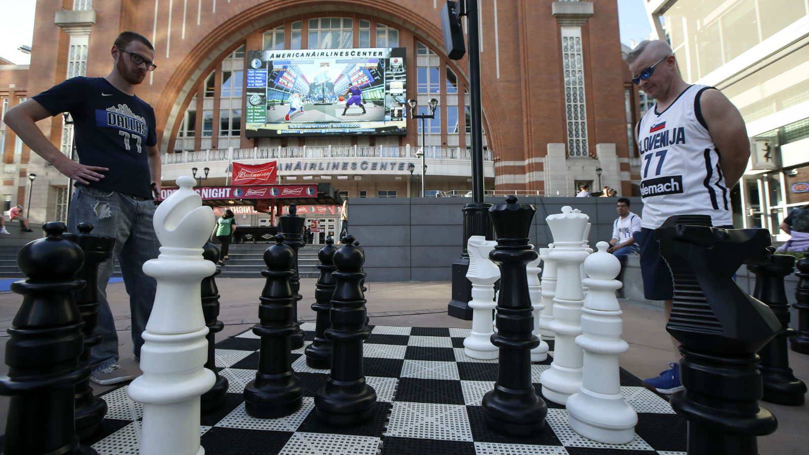 Betting Lull Leads Sportsbooks to Seek eSports, New Markets